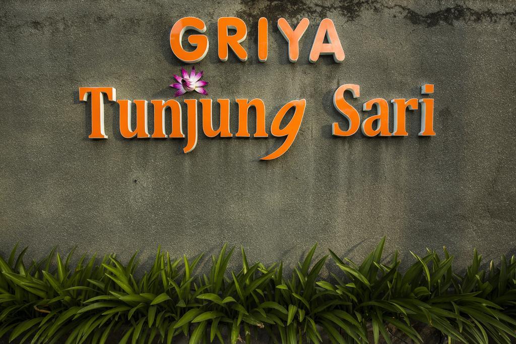 Griya Tunjung Sari Hotel Denpasar  Bagian luar foto