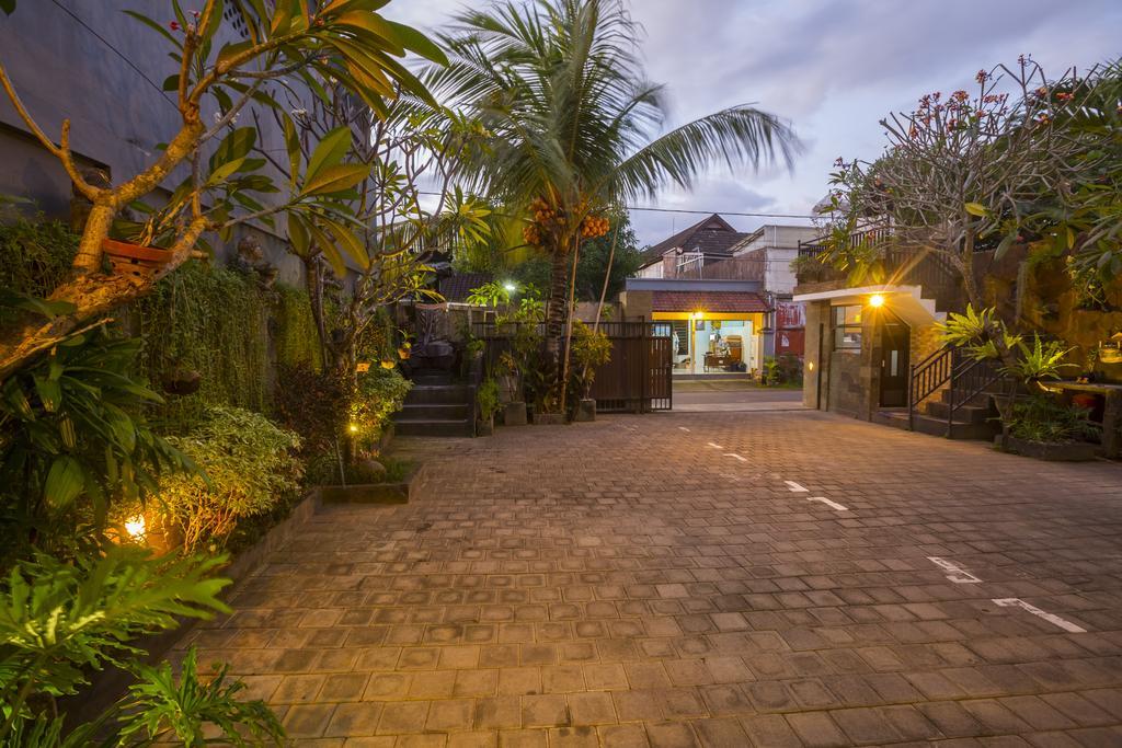Griya Tunjung Sari Hotel Denpasar  Bagian luar foto